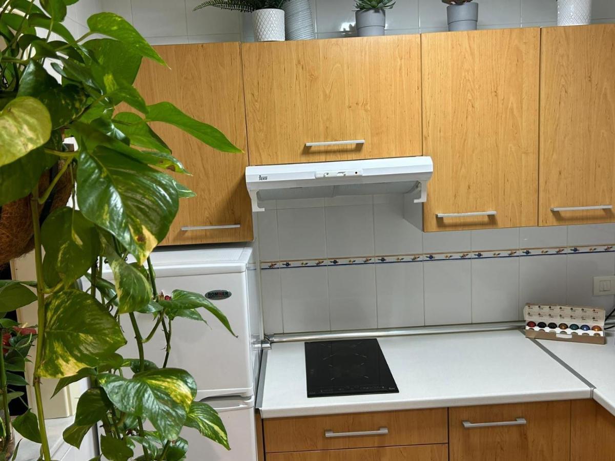 Apartamento Suite Torre Alta Parking Gratis Sevilha Exterior foto
