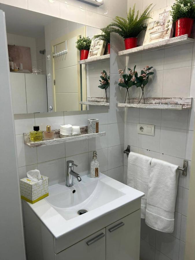 Apartamento Suite Torre Alta Parking Gratis Sevilha Exterior foto